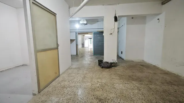 Local en venta para reformar en la calle Salinas, Vila de Gràcia. — 10