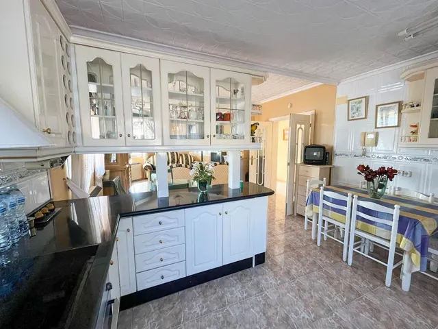 Chalet con piscina y amplias estancias en El Chaparral — 36