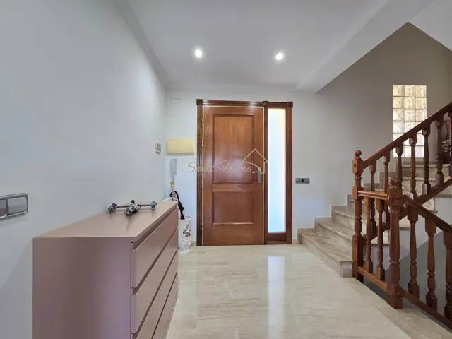 Casa impecable con privacidad, piscina y vistas panorámicas — 11