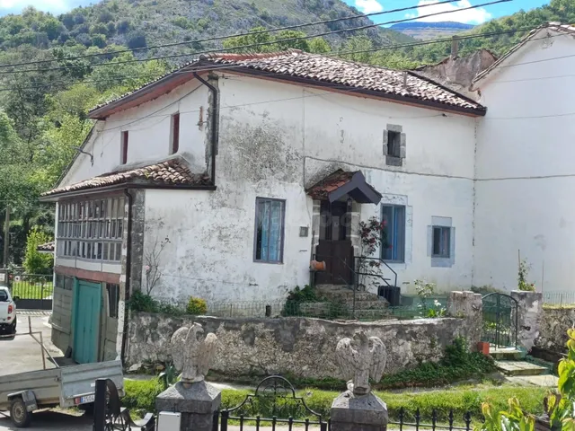 CASA DE PIEDRA DE TRES PLANTAS EN EL CENTRO DE BUSTABLADO (C - foto 2