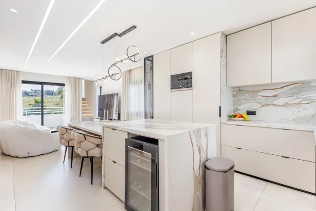 Ático totalmente reformado en venta con solárium privado, 3 