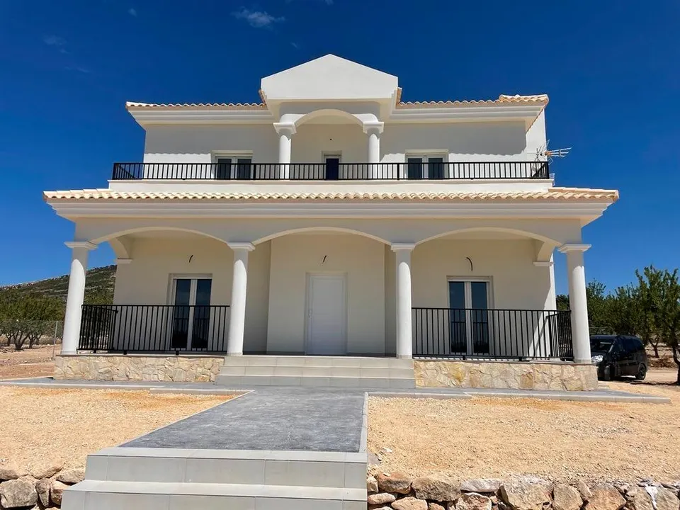 VILLAS DE OBRA NUEVA EN PINOSO
