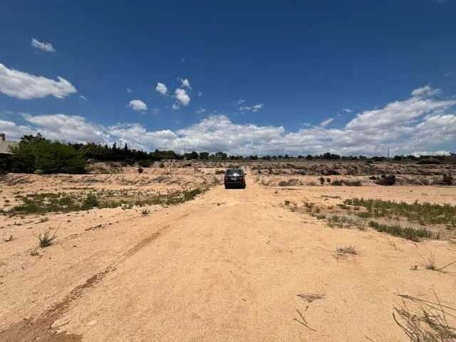Parcela muy bien situada a la venta - foto 4