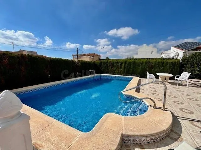 Villa independiente orientada al sur con piscina privada en  - foto 4