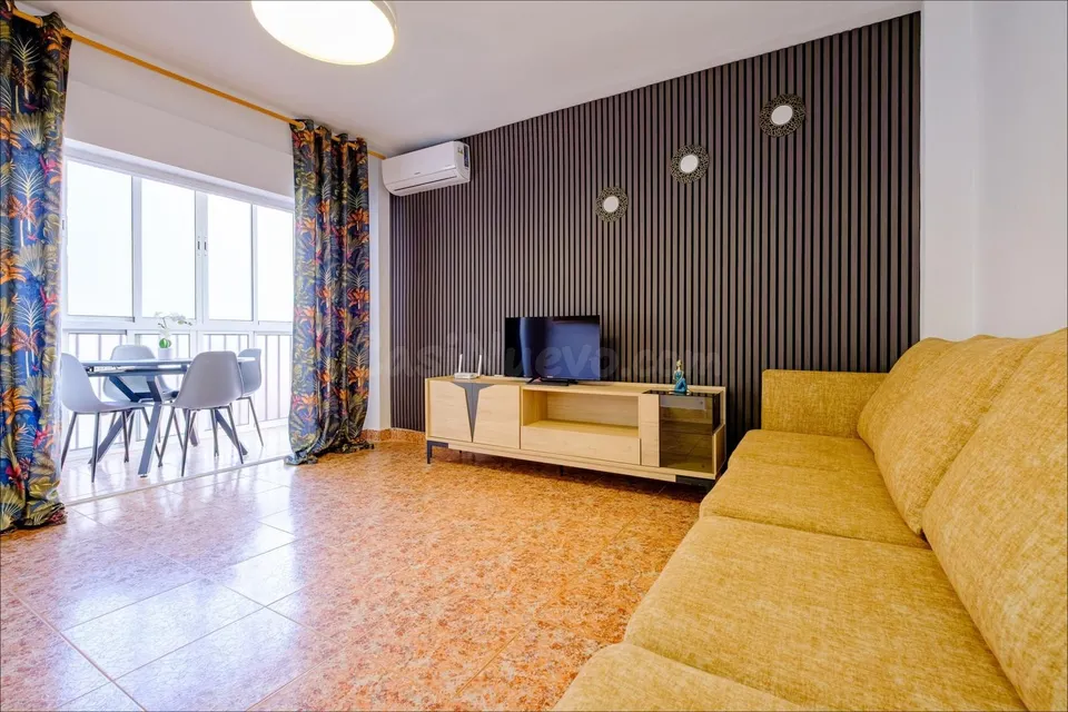 Apartamento de 1 dormitorio con licencia turística a 350 metros de Playa del Cura