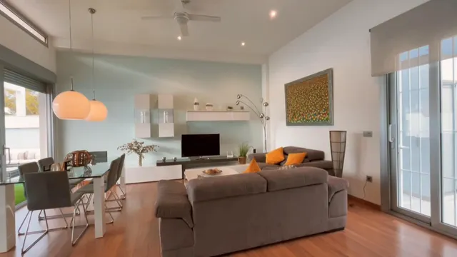 Villa independiente de dos plantas con solárium y piscina privada. — 21