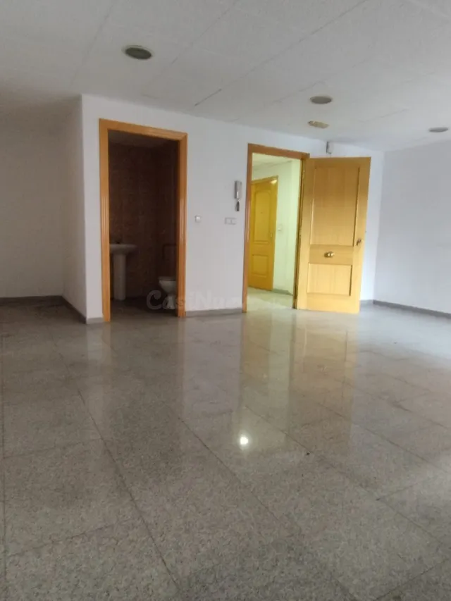 ENTRESUELO PARA OFICINAS JUNTO CENTRO COMERCIAL VEGA PLAZA - foto 5