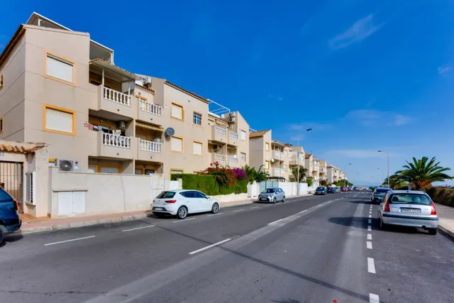 Luminoso apartamento, con gran solárium privado y vistas, en "La Mata", Torrevieja — 50