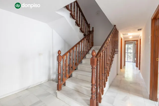 Exclusiva vivienda con piscina en la zona del Serrallo con piscina comunitaria — 6