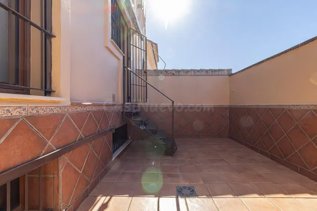 Casa adosada de 3 dormitorios con piscina y sótano en La Car - foto 5