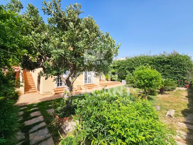 CASA EN PRIMERA LÍNEA CON VISTAS FRONTALES AL MAR - foto 4