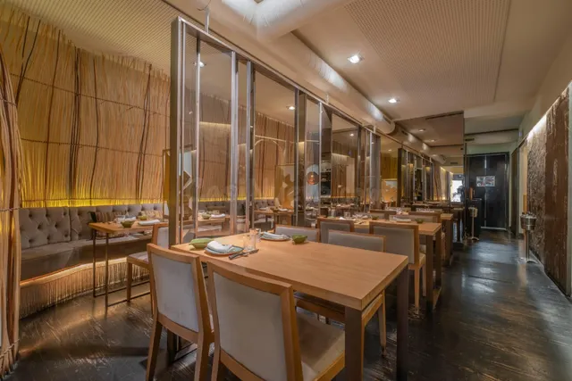 TRASPASO de LOCAL con LICENCIA DE RESTAURANTE en CALLE PRIM