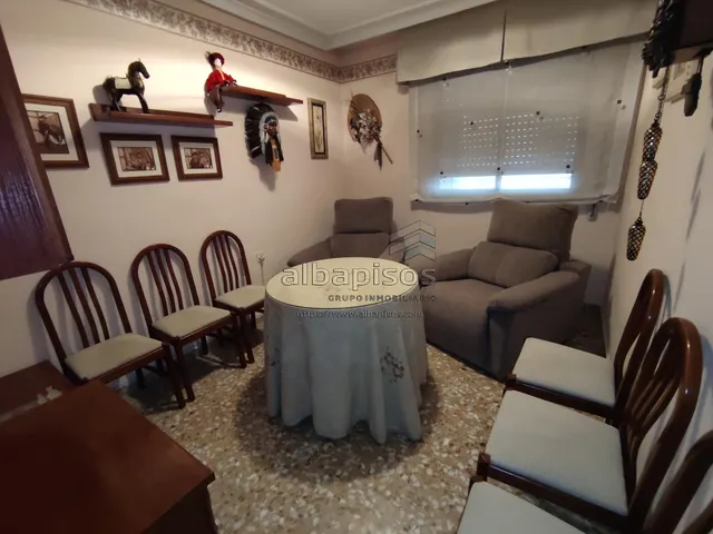 PISO DE CUATRO habitaciones SIN ASCENSOR. MUY BUENA ZONA — 24