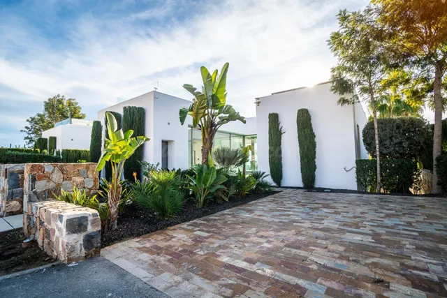 GRAN VILLA EN ORIHUELA COSTA, 4 HAB, 2 BAÑOS — 5