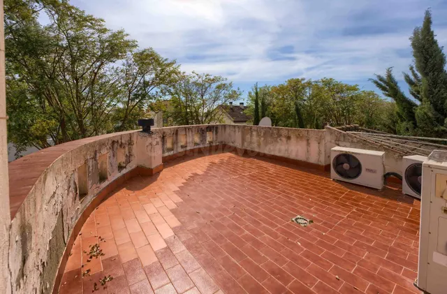 Chalet independiente en la prestigiosa urbanización El Zaudí - foto 4