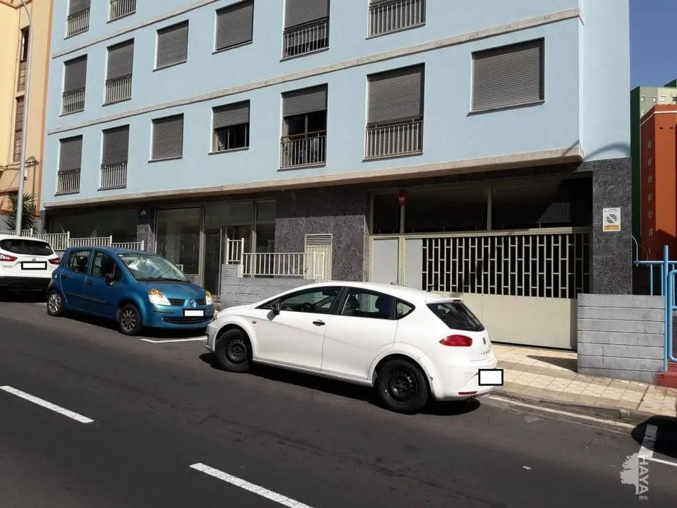 Local comercial + plazas de Garaje en la localidad de Los Gladiolos de Santa Cruz de Tenerife