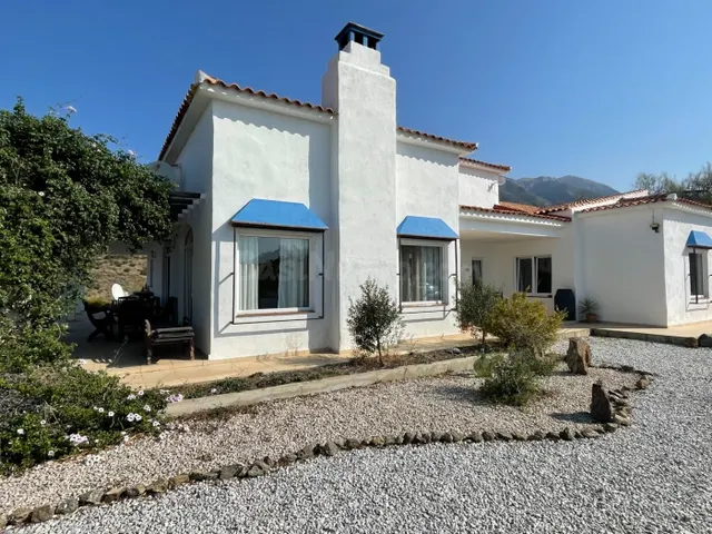 Exclusivo chalet con 9000m2 de parcela — 4