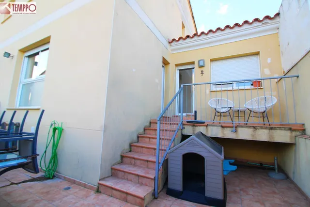 ¡CASA ADOSADA con PATIO, BARBACOA y AMPLIO GARAJE! — 9
