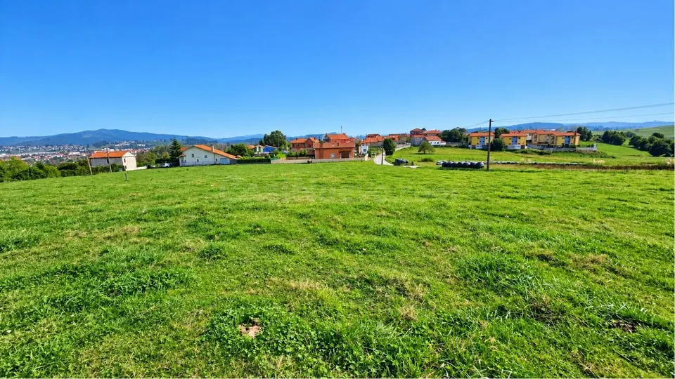 FINCA URBANIZABLE CON PROYECTO BÁSICO PARA CONSTRUCCIÓN DE VIVIENDA EN HINOJEDO