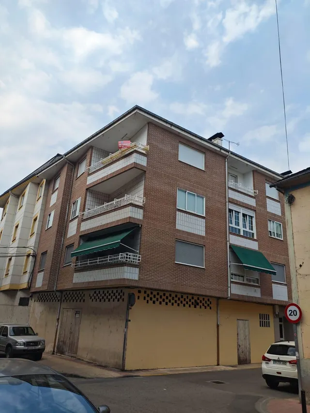 VENTA PISO CACABELOS CENTRO