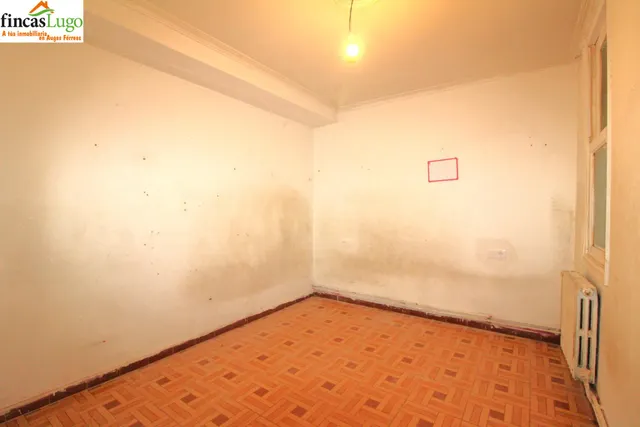Piso a reformar AL LADO DE LA MURALLA (rúa serra de Ancares). — 15