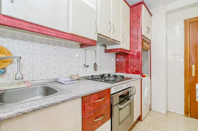 Piso exterior en zona cervantes, Granada, 8ª planta, muy luminoso, 87 m2, 3 dormitorios, vistas despejadas. — 24