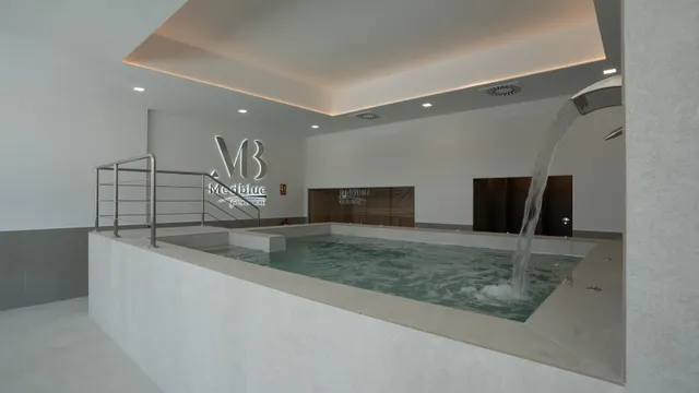 Apartamento de 3 dormitorios a estrenar, totalmente amueblado y con vistas al mar en MedBlue, Marbella — 18