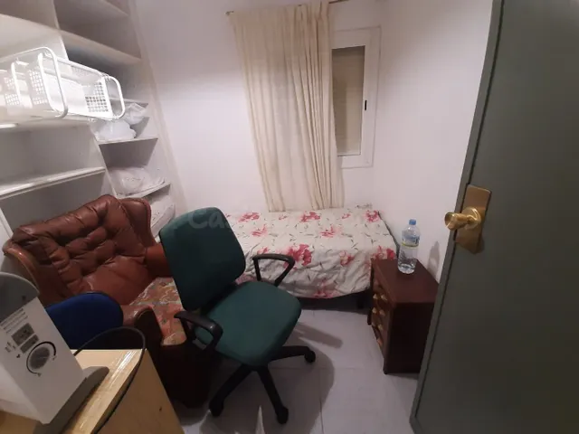 Estudiantes (chicas ). Una habitación para compartir 220€+ga - foto 2