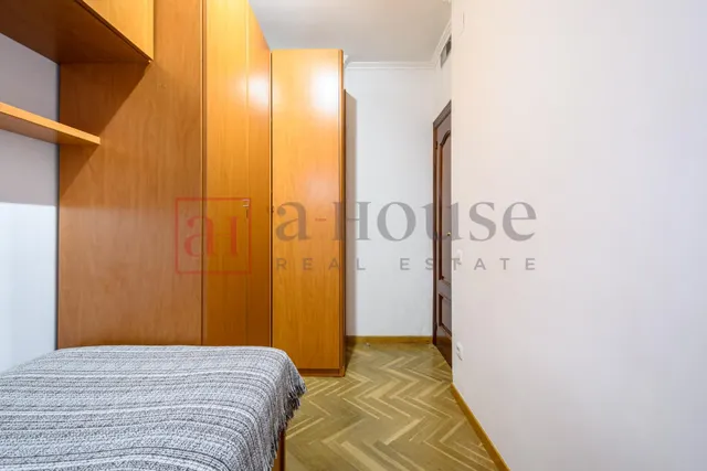 Luminoso piso con balcón en les corts — 18