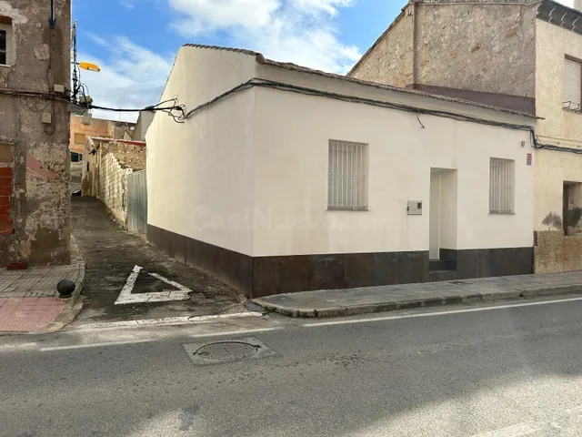 Casa de pueblo totalmente reformada con gran terraza a la ve - foto 2