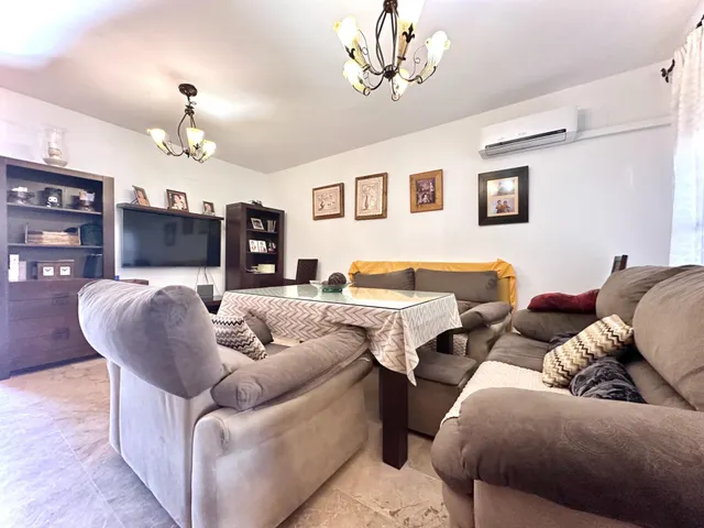 **NO ES SOLO UN ADOSADO. ES UNA CASA PARA DISFRUTARLA.** — 6