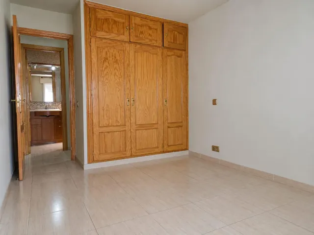 PISO DE 110 M2 CON TRES DORMITORIOS DOBLES Y TERRAZA EN EL CENTRO DE SAN PEDRO DE ALCÁNTARA — 11