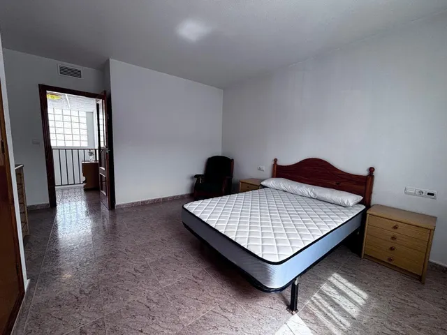 PRECIOSO ADOSADO DE CINCO DORMITORIOS EN LA RIBERA — 11