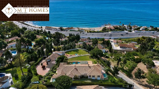 VILLA ESPACIOSA EN ALQUILER CON VISTAS PANORÁMICAS AL MAR Y 