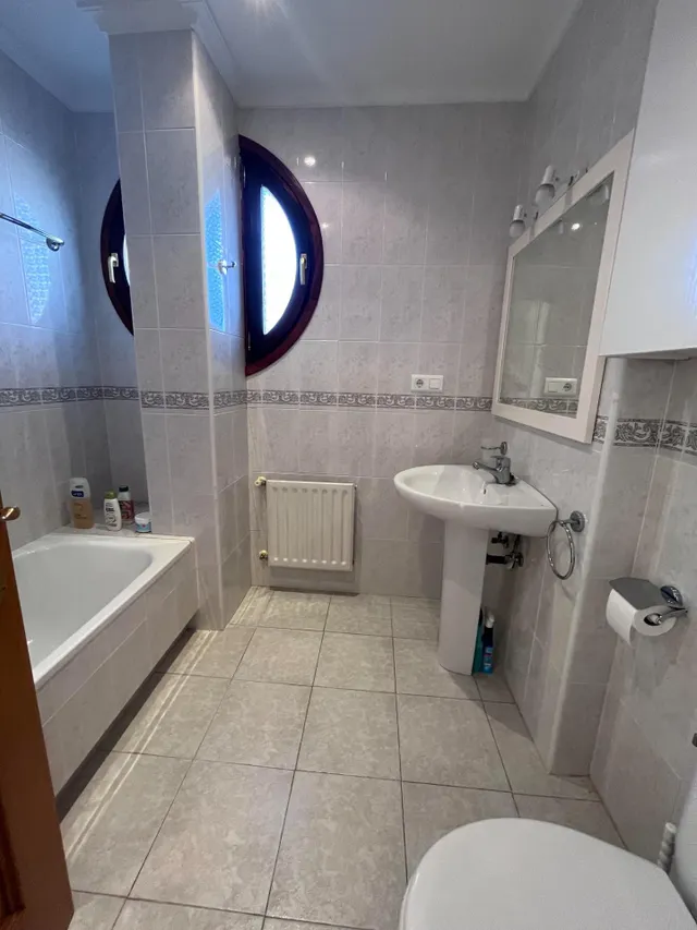 Gran piso de esquina de 3 dormitorios con garaje cerrado opcional en Colindres — 30