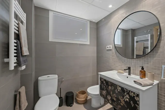 Calidez y Estilo: Tu Nuevo Hogar en Olas de Procusan, Torremolinos — 17