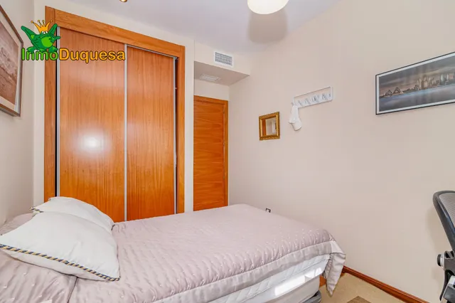 Ático duplex con terraza de 61 m2, plaza de aparcamiento, trastero, piscina comunitaria, padel - PTS. — 15