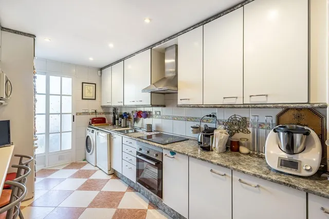 CASA PAREADA EN LA ZUBIA CON PISCINA, ZONA DE BARBACOA Y JARDÍN — 14