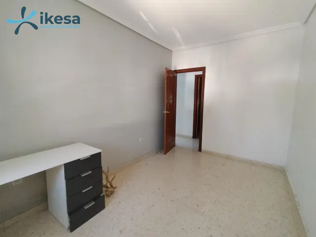 Piso ubicado en el edificio Villasol del Polígono Guadalquivir. — 17