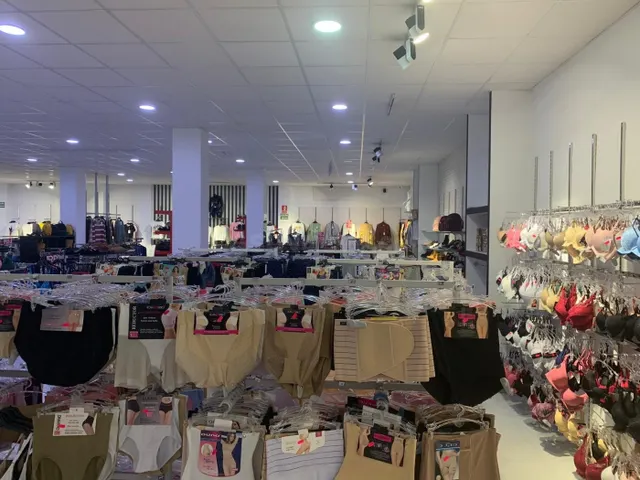 Gran local comercial en la Avenida de Finisterre - foto 4