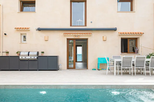 Casa con piscina en primera línea de mar en Cala Gamba — 27