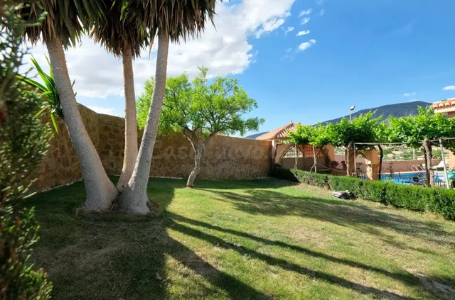 Espectacular chalet-cortijo con encanto, piscina y vistas a  - foto 2