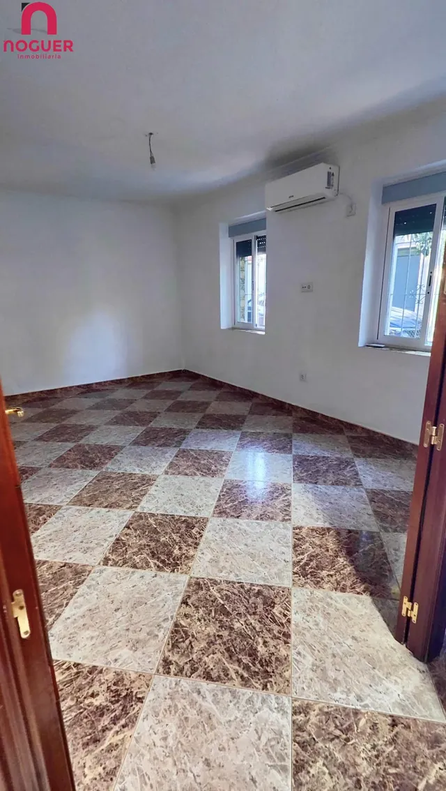 Casa en cañero de una sola planta con patio — 9