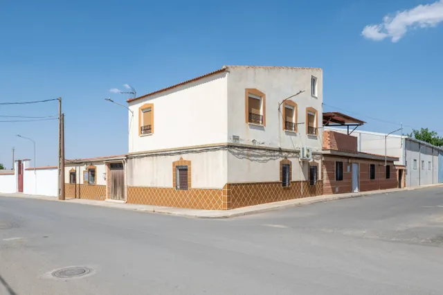 SE VENDE CASA EN LA ZONA DE CALZADA DE CALATRAVA
