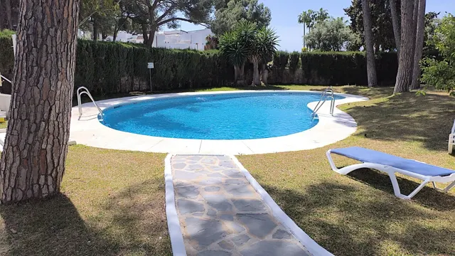 Pareado 3 habitaciones 238664m² en alquiler - Nueva Andalucia — 24