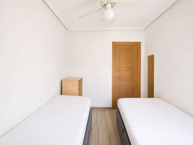 CASA ADOSADA DE 2 DORMITORIOS ORIENTADA AL SUR CON JARDÍN Y PISCINA PRIVADOS | TORREVIEJA — 16