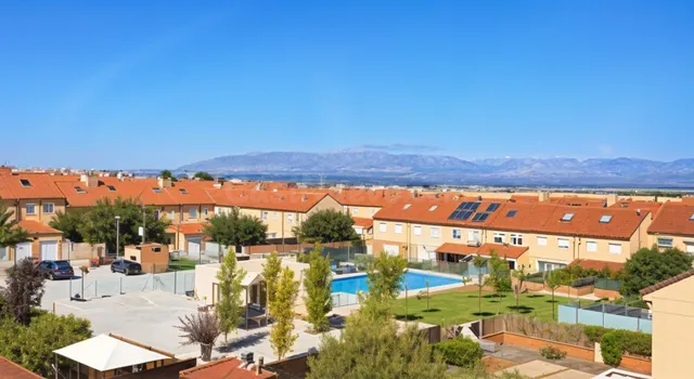 Chalet adosado en venta en Calle Rio Tajo - foto 3