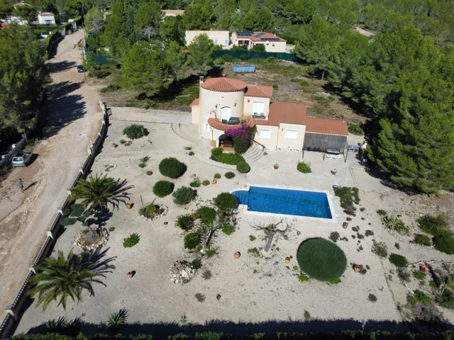 Chalet con piscina, gran parcela y licencia turística — 9