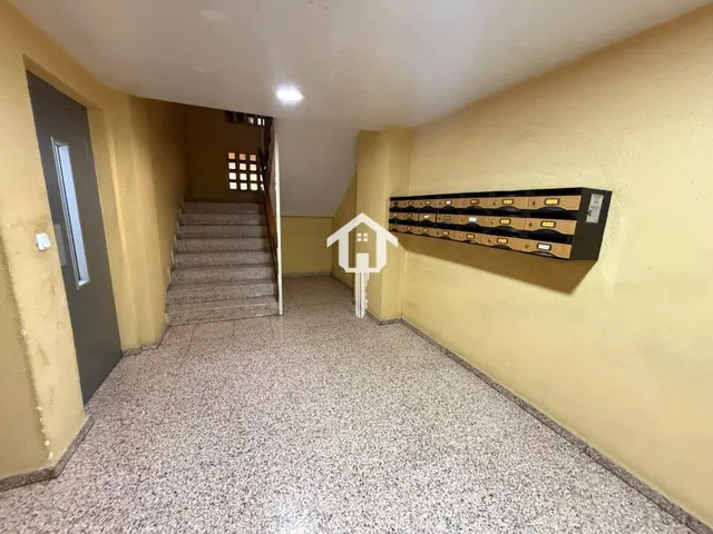 PISO EN VENTA EN ALICANTE. ZONA DE BABEL. 74m2, 4 habitaciones, 1 BAÑO Y 1 ASEÑO, TERCERA PLANTA CON ASCENSOR. — 38