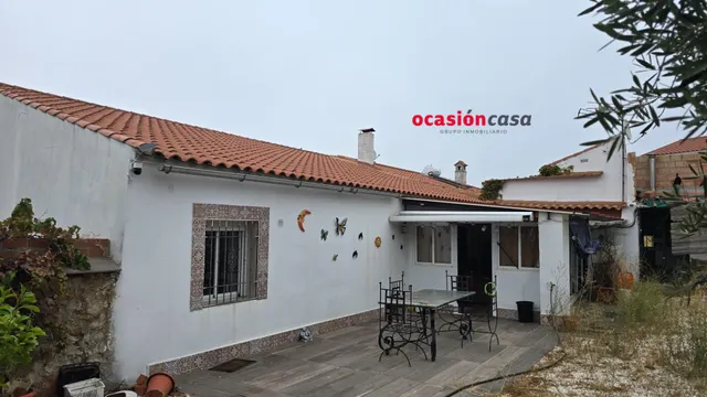 CASA CON PATIO AMPLIO A LA VENTA — 2